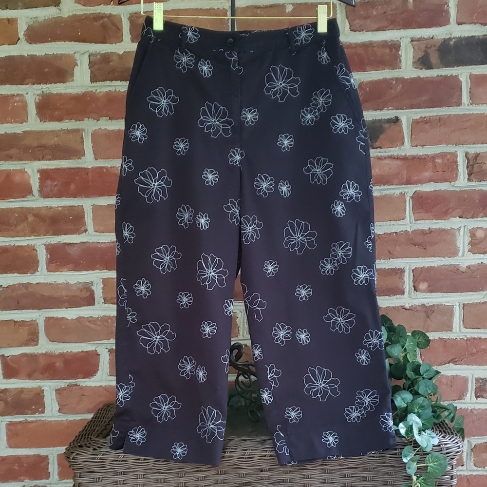 🏡DV  Studio Works Black Floral Embroidered Capris